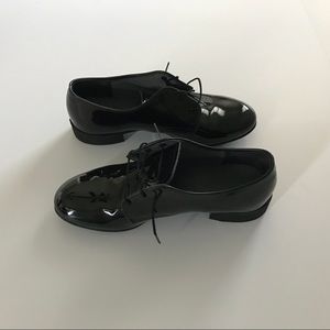 VIBRAM women’s tie up shoes